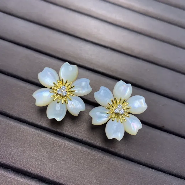 Blue Gold Flower-Shaped Stud Earrings 3