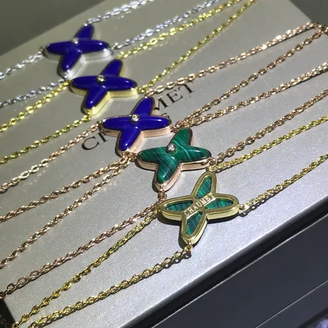 Collier Pendentif Étoile Emaillé Bleu Vert avec Pierre Pavée Centrale 2