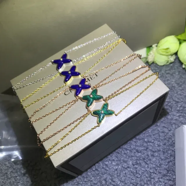 Collier Pendentif Étoile Emaillé Bleu Vert avec Pierre Pavée Centrale 4