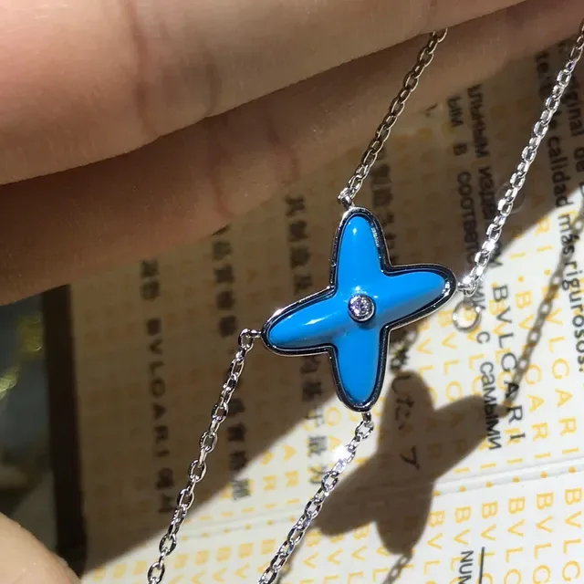Collier Pendentif Étoile Emaillé Bleu Vert avec Pierre Pavée Centrale 5