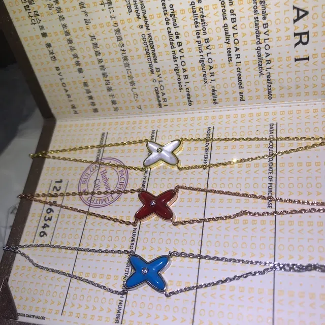 Collier Pendentif Étoile Emaillé Bleu Vert avec Pierre Pavée Centrale 8