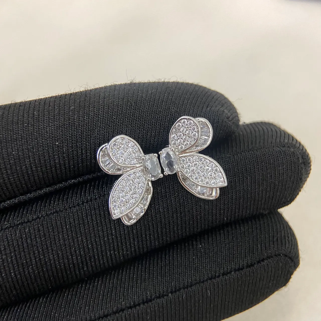 Bow-Shaped Pavé Crystal Oval-Center Stud Earrings 3