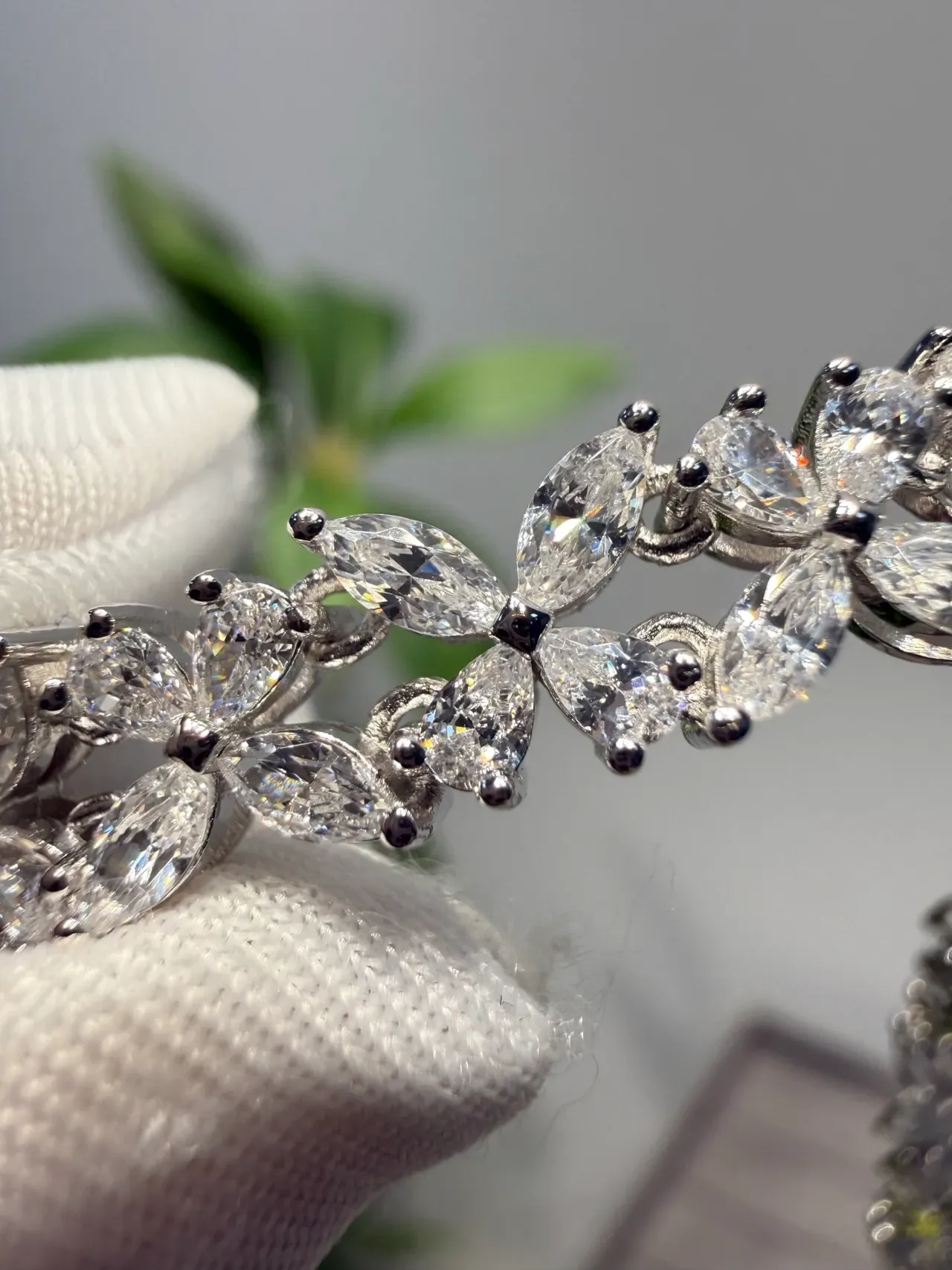 Crystal-Encrusted Floral Motif Silver-Tone Bracelets 4