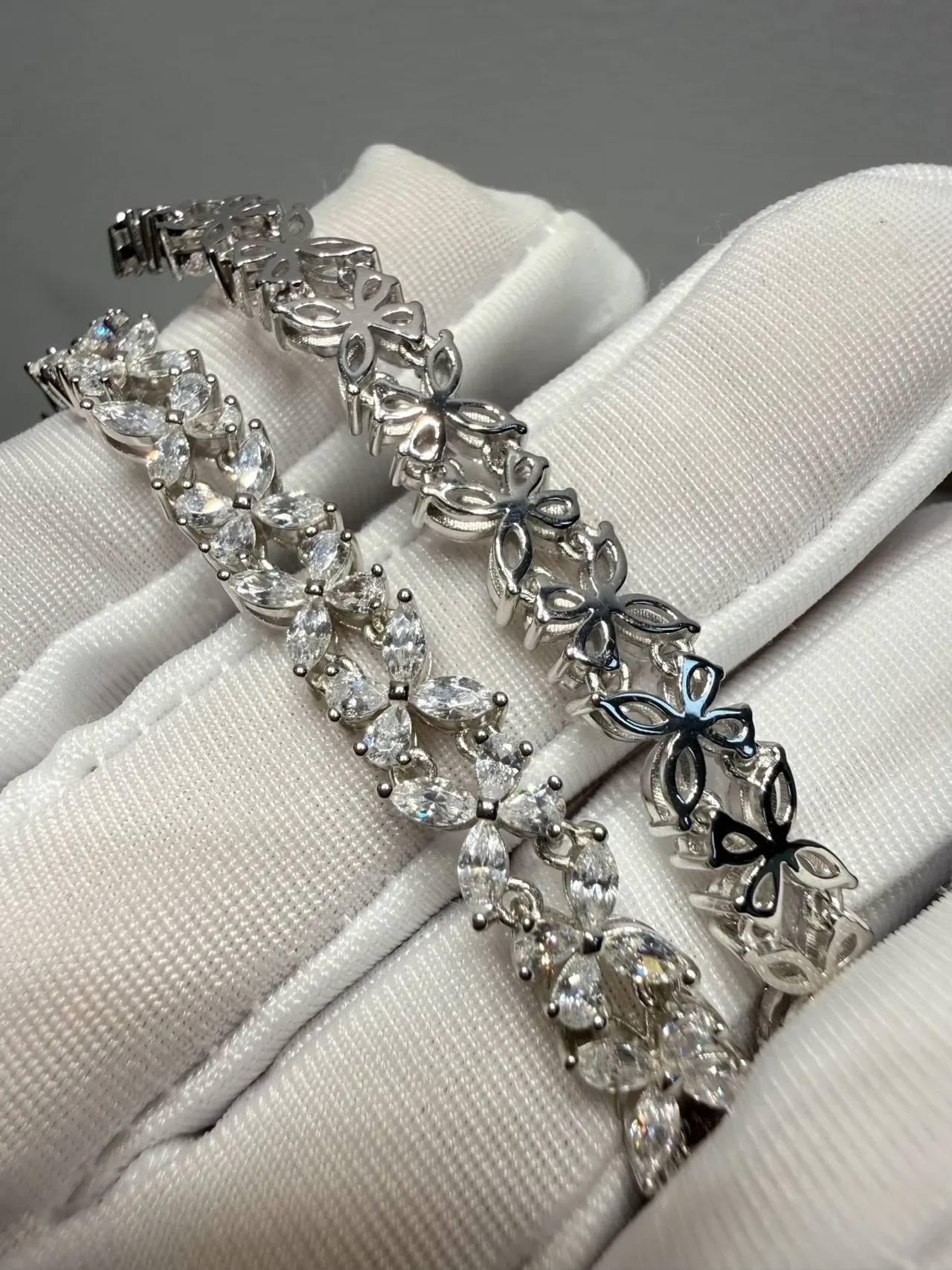 Crystal-Encrusted Floral Motif Silver-Tone Bracelets 8