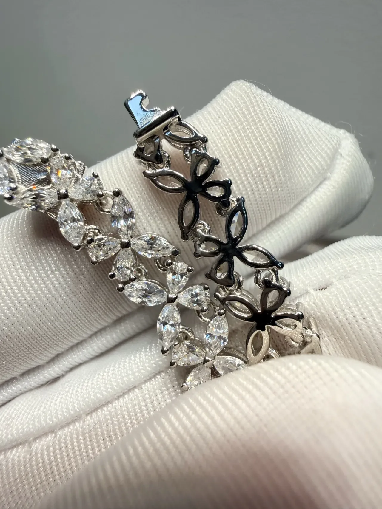 Crystal-Encrusted Floral Motif Silver-Tone Bracelets 9