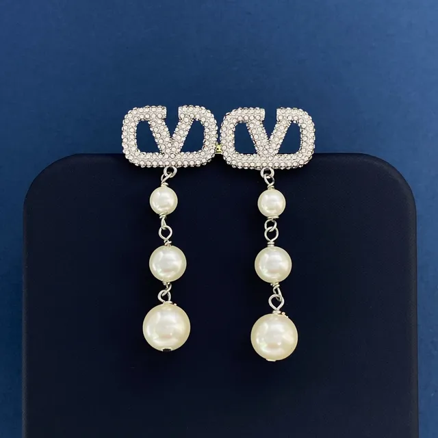 Crystal-Logo Multi-Pearl Dangle Earrings 3