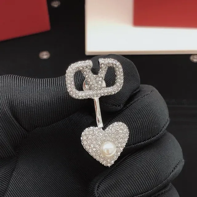 Crystal-Pavé Heart and Pearl Drop Earrings 7