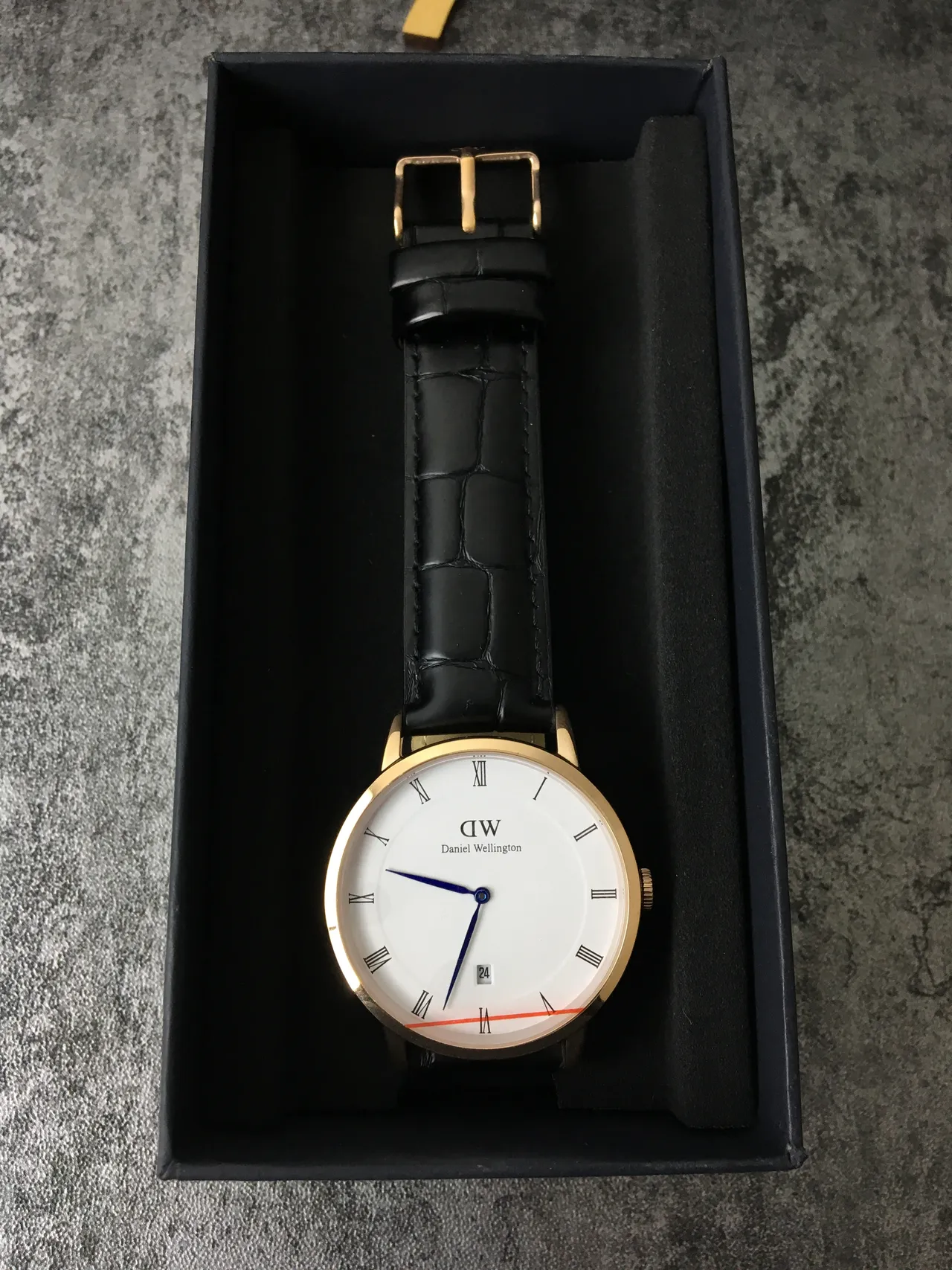 Daniel Wellington काली सोने की न्यूनतम केस क्वार्ट्ज घड़ी 2