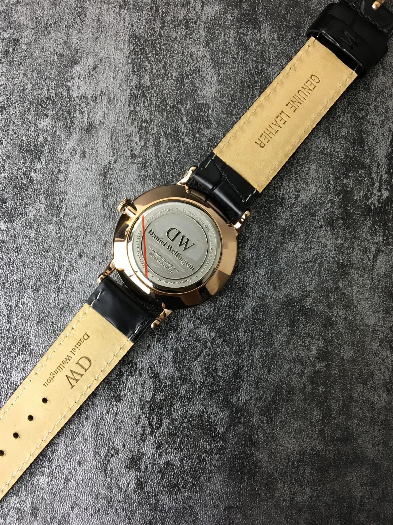 Daniel Wellington काली सोने की न्यूनतम केस क्वार्ट्ज घड़ी 4