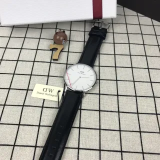 Daniel Wellington Classic Minimalist White Dial Black Leather Strap Quartz Watch