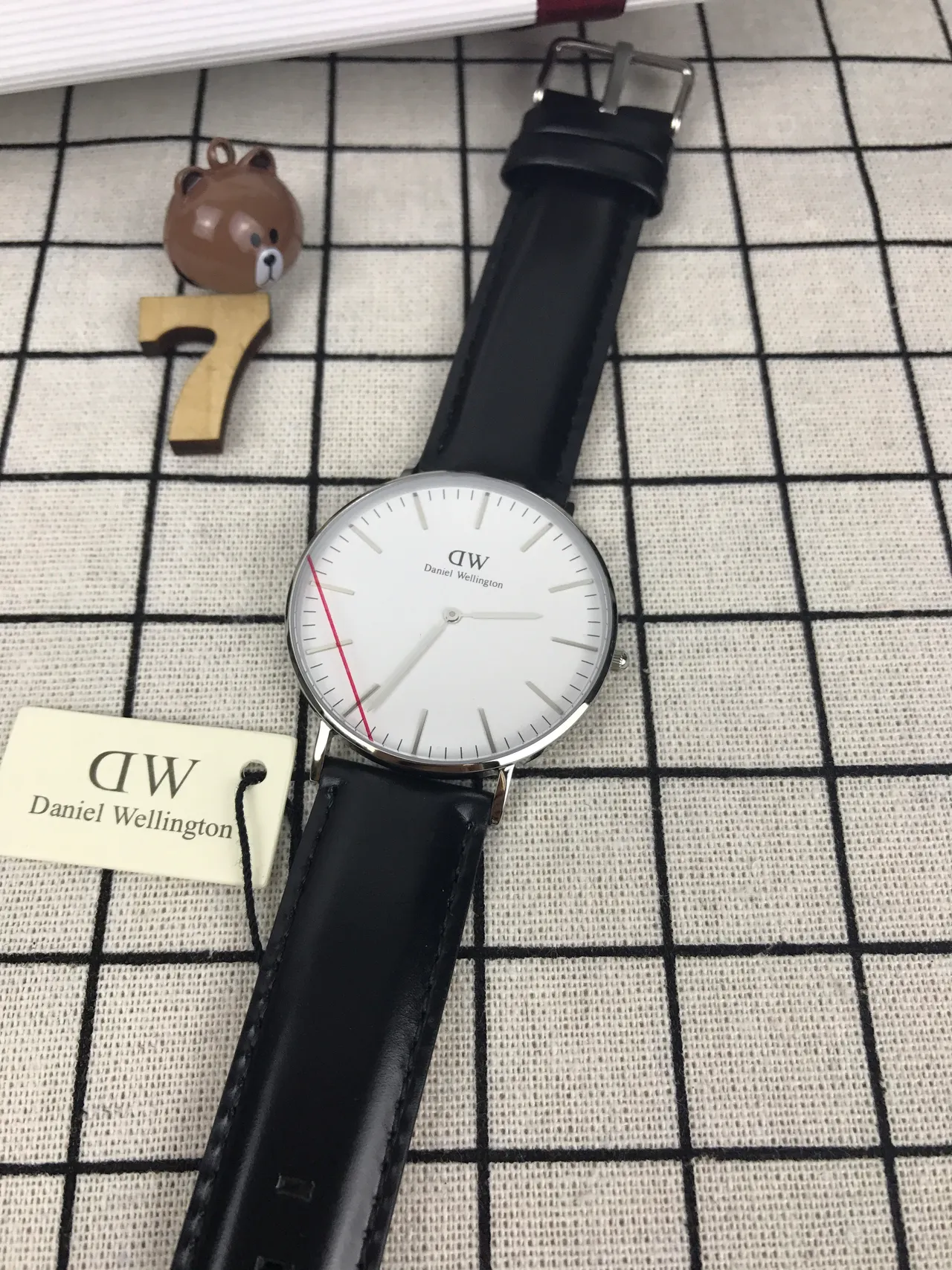Daniel Wellington Classic Minimalist White Dial Black Leather Strap Quartz Watch 5