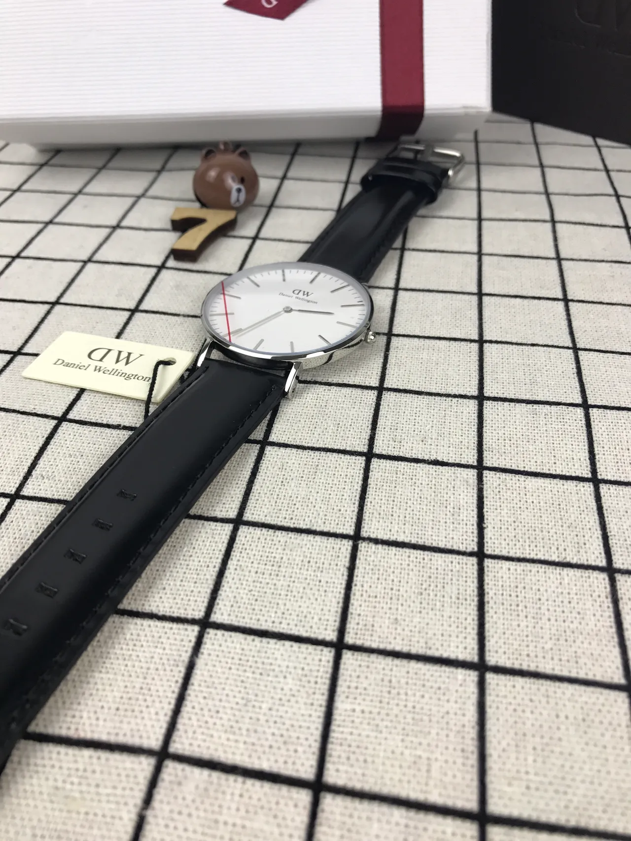 Daniel Wellington Classic Minimalist White Dial Black Leather Strap Quartz Watch 6