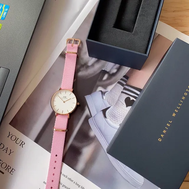 Daniel Wellington Montre Classique Cadran Minimaliste Rose Blanc Bracelet Tissu NATO Quartz 2
