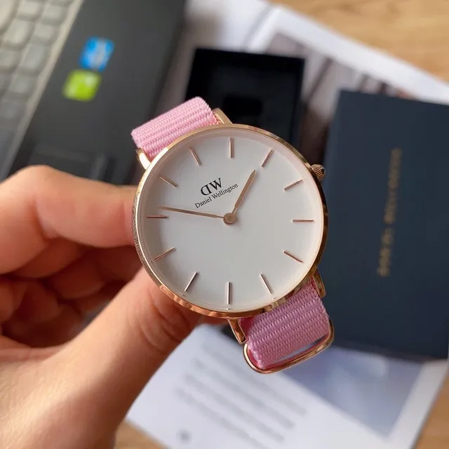 Daniel Wellington Montre Classique Cadran Minimaliste Rose Blanc Bracelet Tissu NATO Quartz 3