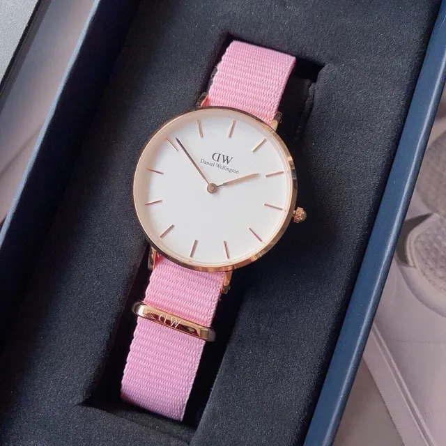Daniel Wellington Montre Classique Cadran Minimaliste Rose Blanc Bracelet Tissu NATO Quartz 5