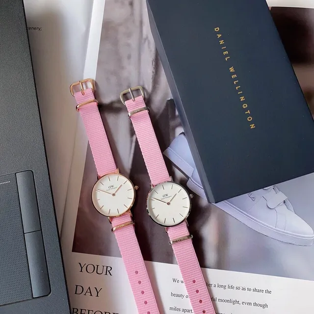 Daniel Wellington Montre Classique Cadran Minimaliste Rose Blanc Bracelet Tissu NATO Quartz 7