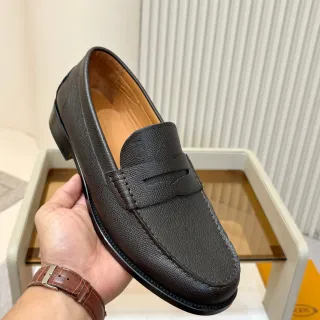 深棕色纹理皮革乐福鞋