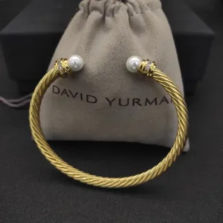 David Yurman Cable Classics سوارة ذهب أبيض ملتوية بنهاية لؤلؤ