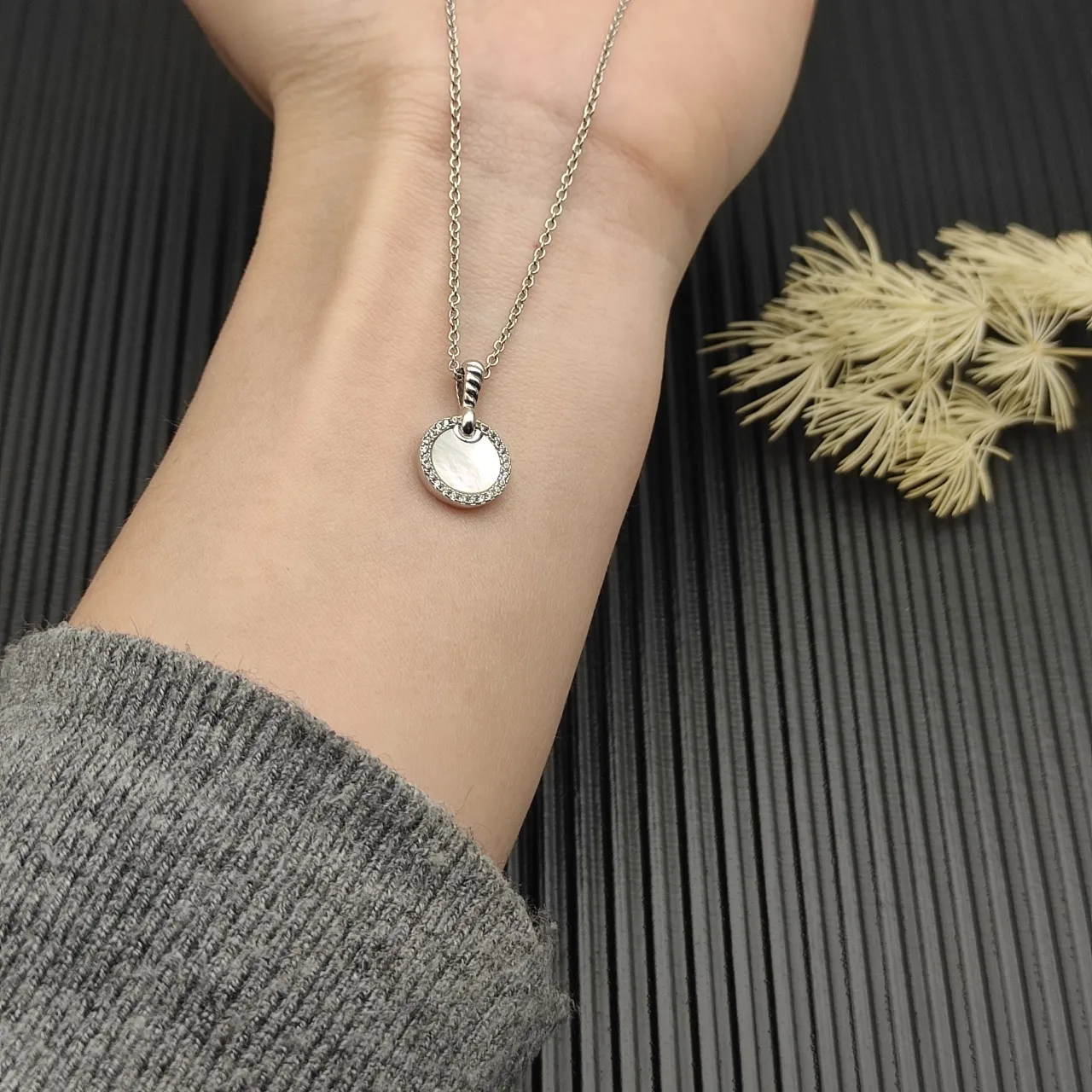 David Yurman Cable Collection Mother-of-Pearl and Pavé Diamond Disc Necklace 7