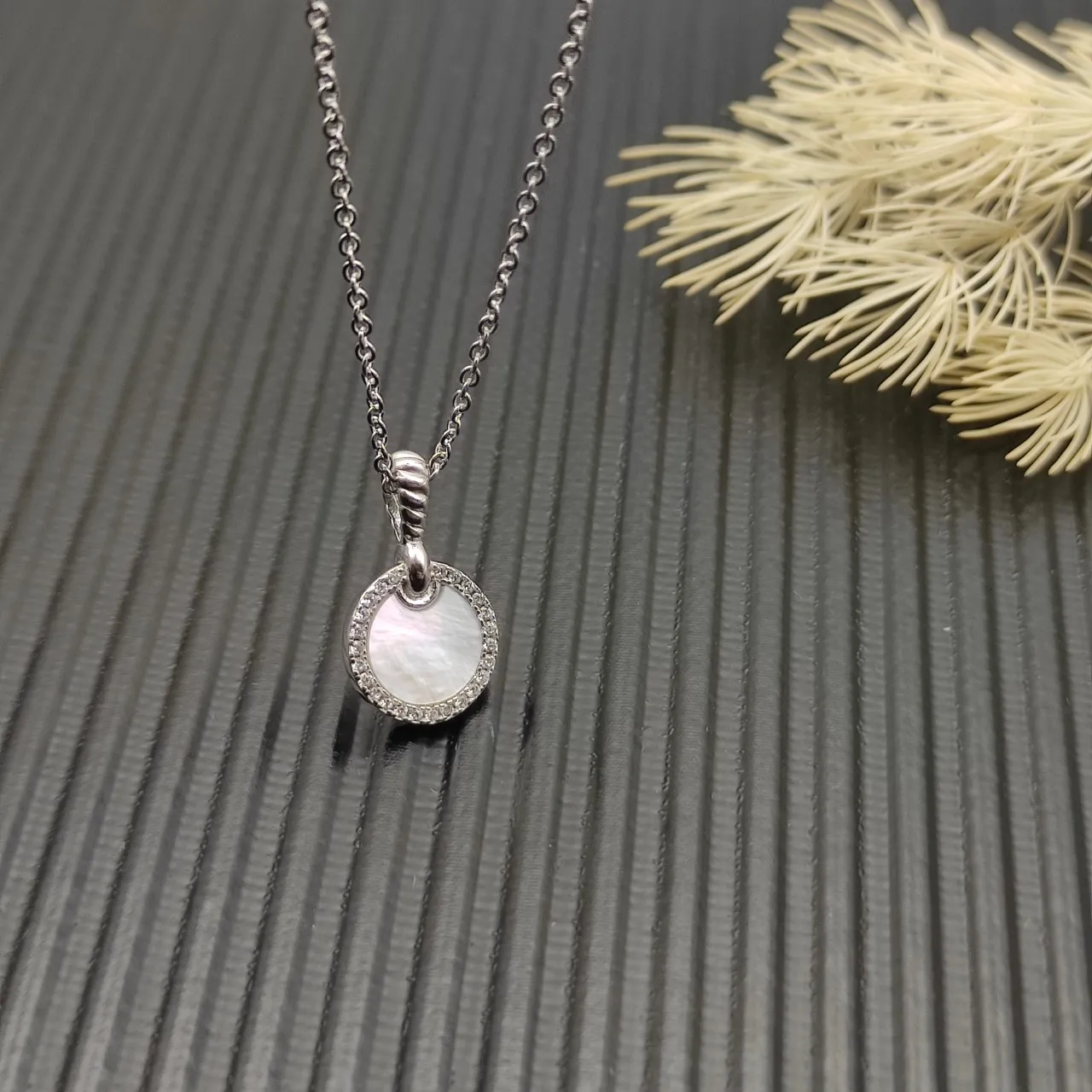 David Yurman Cable Collection Mother-of-Pearl and Pavé Diamond Disc Necklace 8