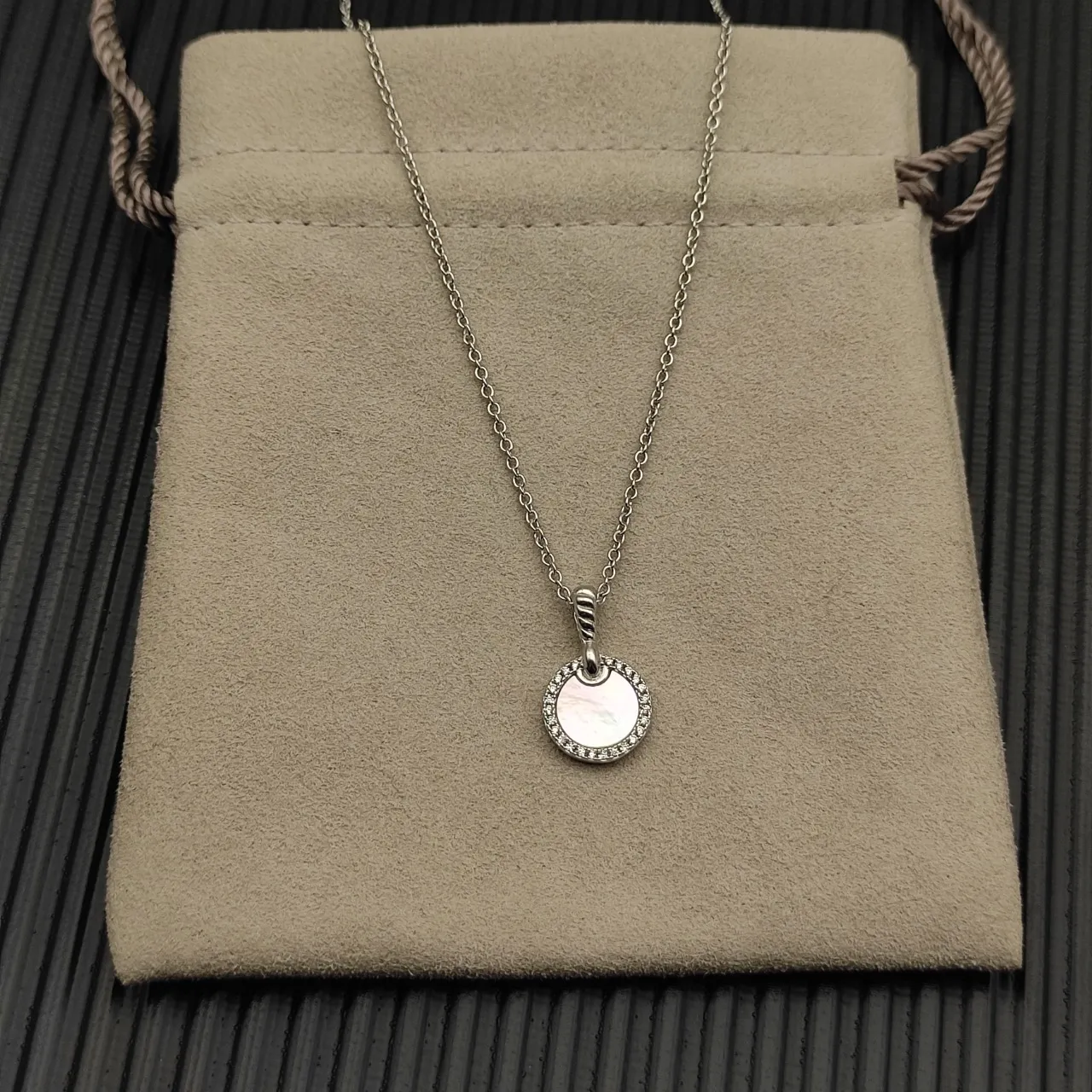 David Yurman Cable Collection Mother-of-Pearl and Pavé Diamond Disc Necklace 9