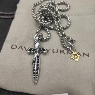David Yurman Dagger قلادة فضية معلقة سوداء باڤيه ستونز