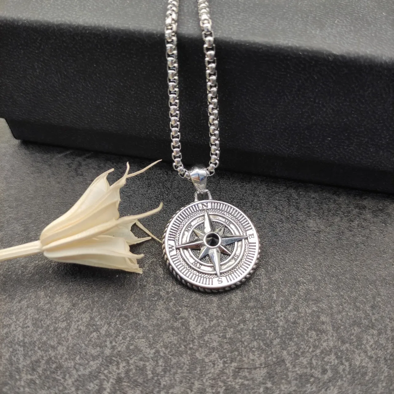 David Yurman Silver Black Circular Compass Pendant Textured Concentric Ring Border Necklace 2