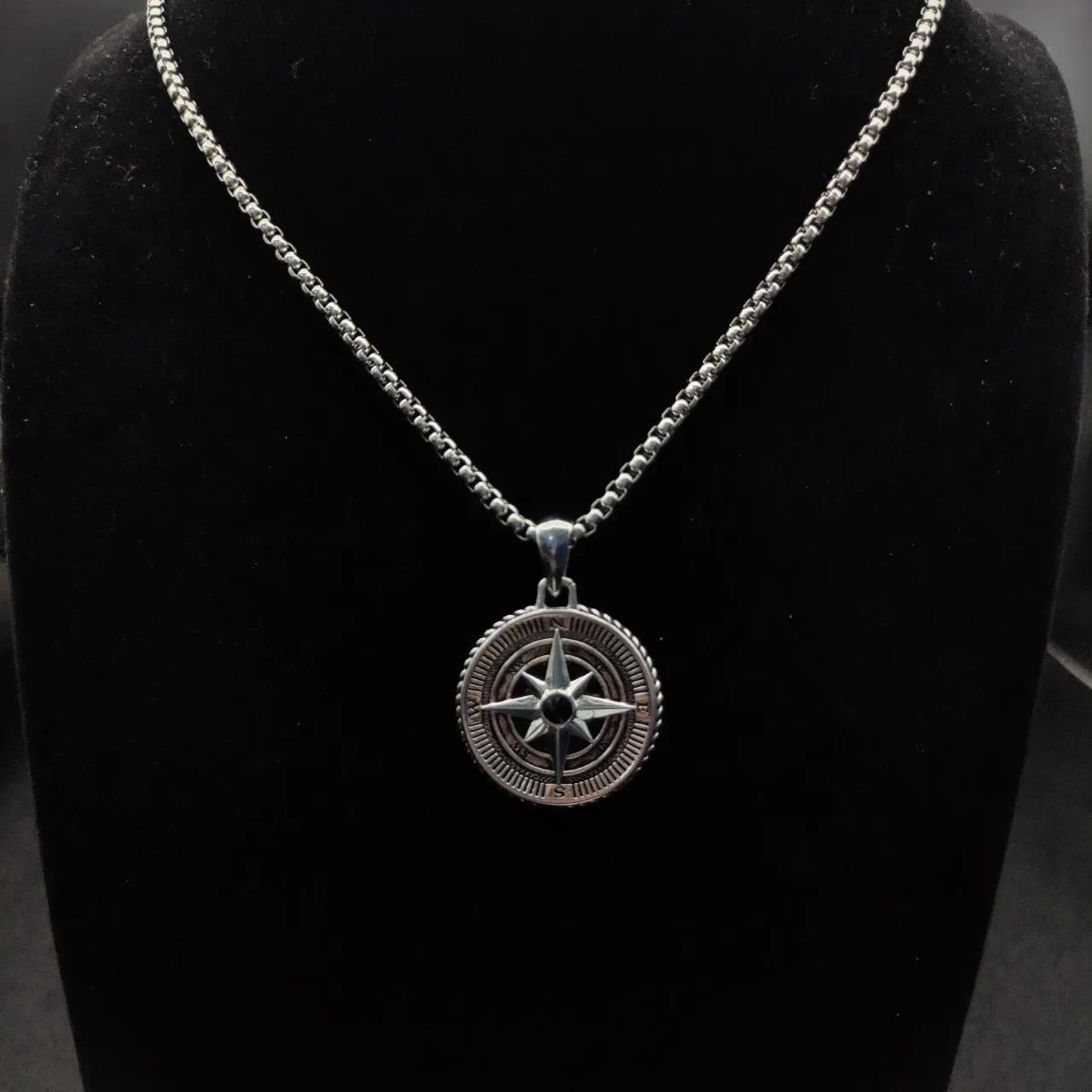 David Yurman Silver Black Circular Compass Pendant Textured Concentric Ring Border Necklace 5
