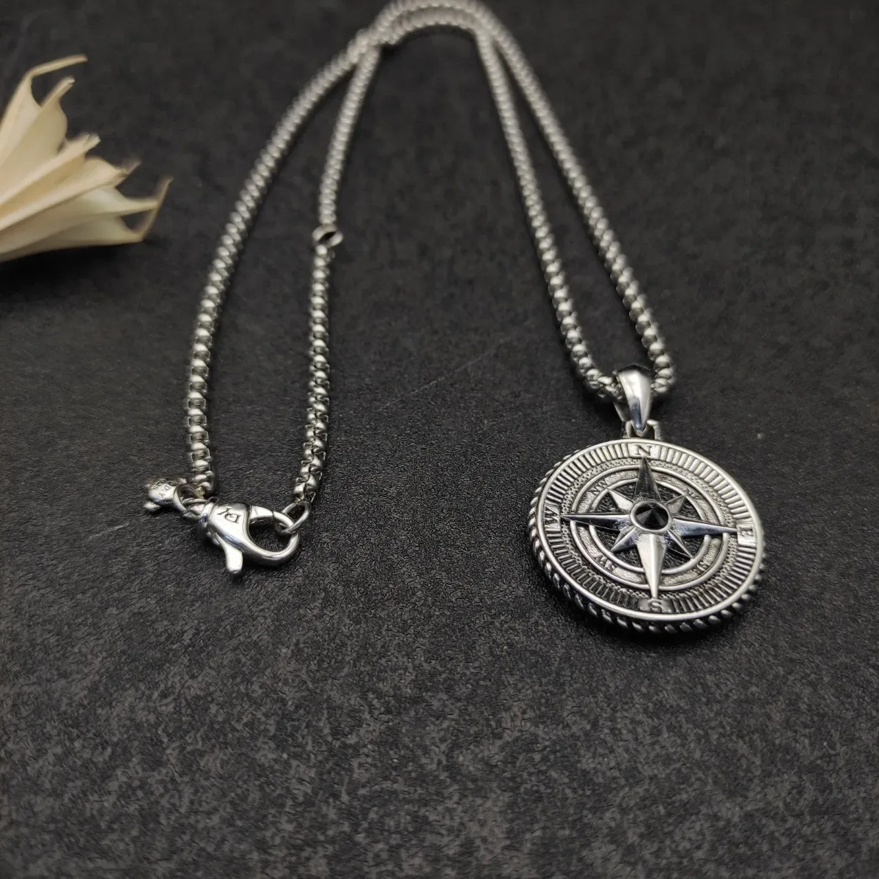 David Yurman Silver Black Circular Compass Pendant Textured Concentric Ring Border Necklace 8