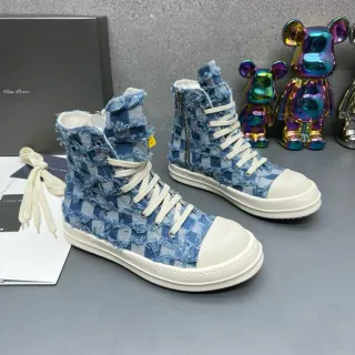Tênis lifestyle de cano alto com patchwork de denim desgastado