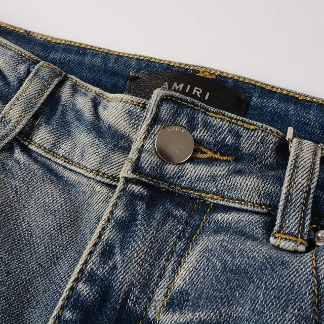 Distressed Paint-Splattered Slim-Fit Light Wash Jeans 17