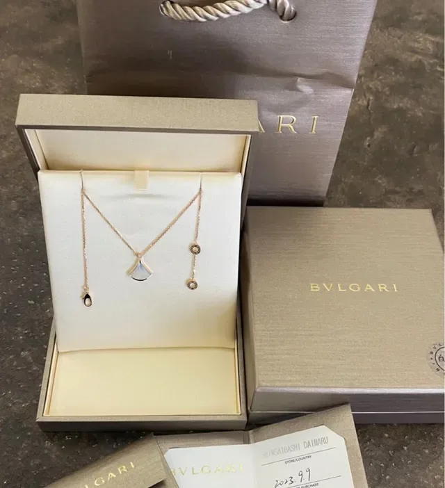 Divas’ Dream Collier avec Pendentif en Nacre en Forme d'Éventail 3