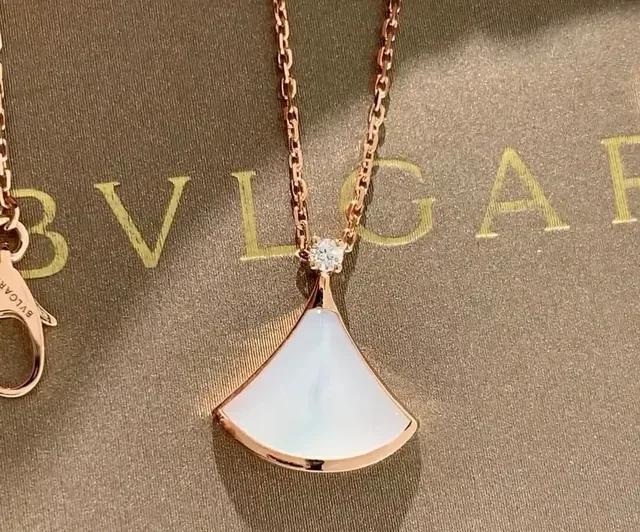 Divas’ Dream Collier avec Pendentif en Nacre en Forme d'Éventail 5