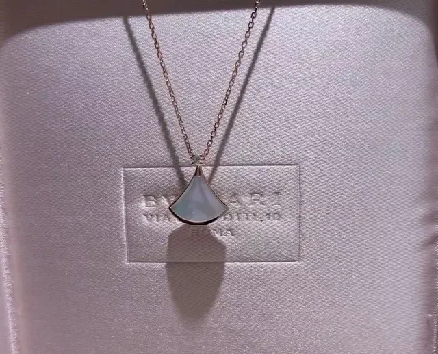 Divas’ Dream Collier avec Pendentif en Nacre en Forme d'Éventail 7