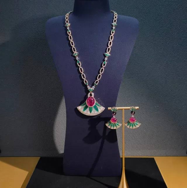Fan-Shaped Enamel and Gemstone Pendant Necklace 2