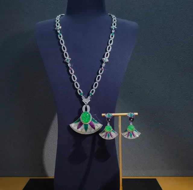 Fan-Shaped Enamel and Gemstone Pendant Necklace 4