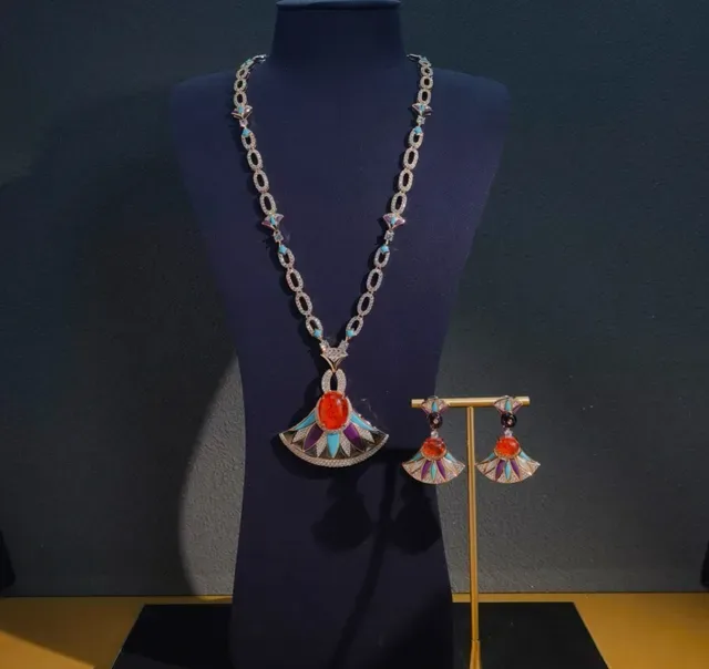 Fan-Shaped Enamel and Gemstone Pendant Necklace 5