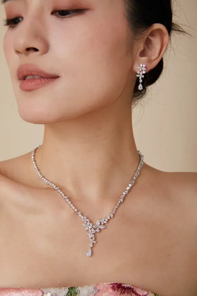Floral Cluster Teardrop Drop Earrings 8