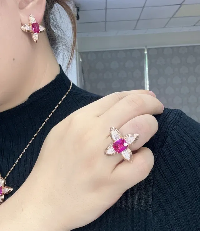 Floral Motif Pink Gemstone Pavé Diamond Ring 4
