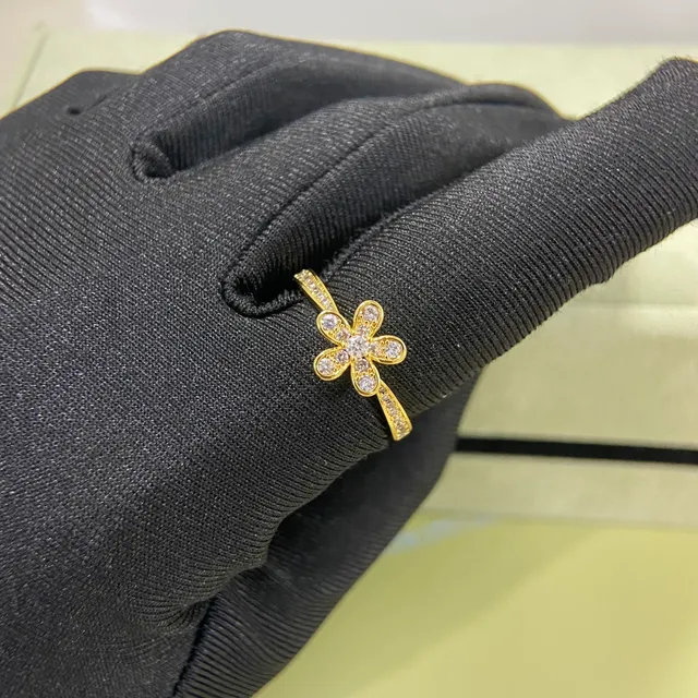 Flower-Shaped Pavé Five-Petal Stackable Rings 4