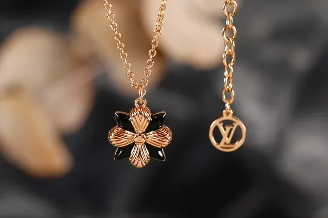 Gold Black Chain Enamel Flower Pendant Necklace 4
