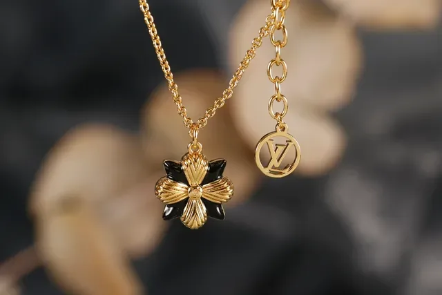 Gold Black Chain Enamel Flower Pendant Necklace 5