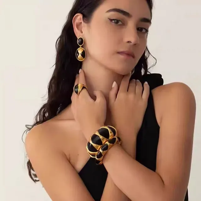 Gold Black Double-Oval Drop Fan Motif Earrings 3