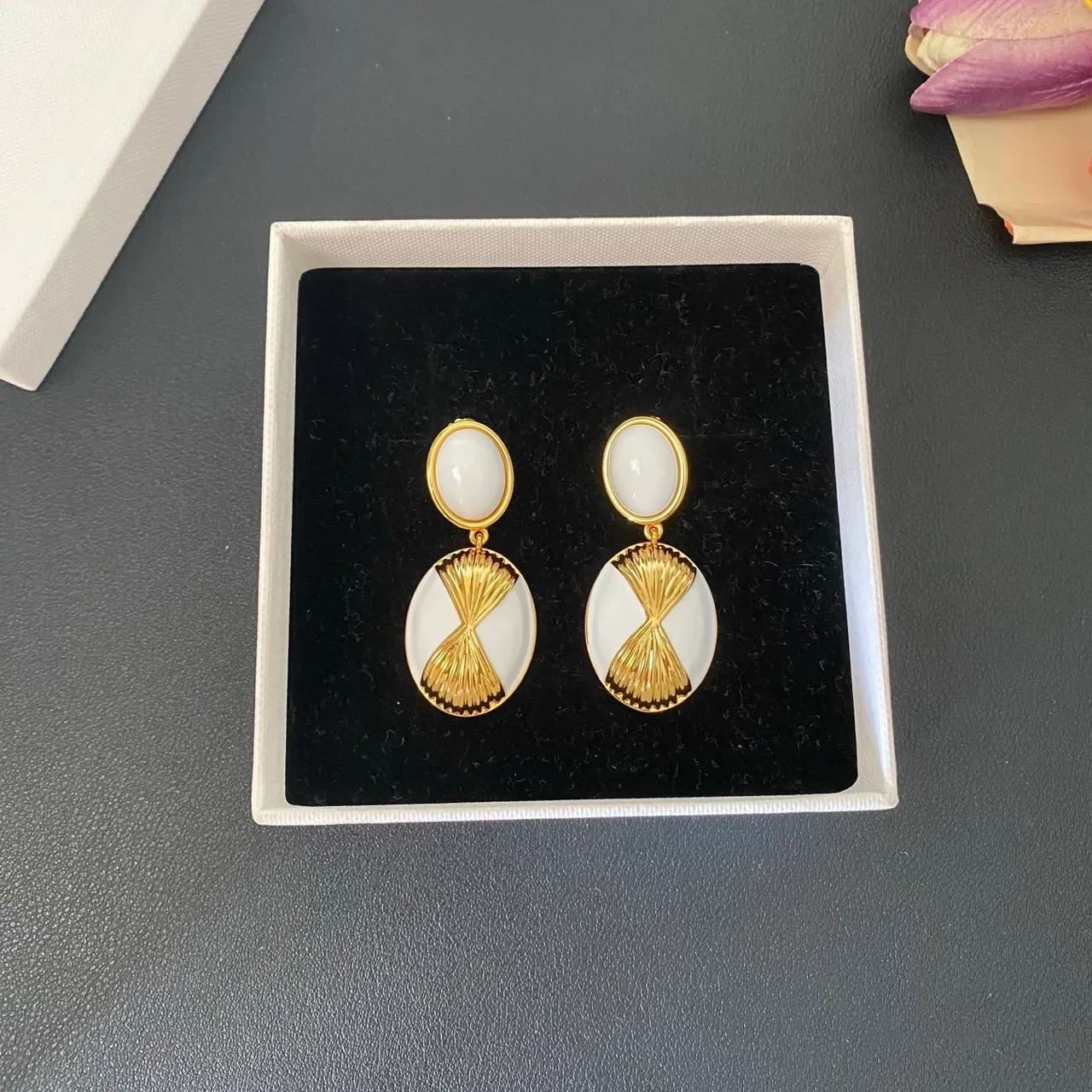 Gold Black Double-Oval Drop Fan Motif Earrings 7
