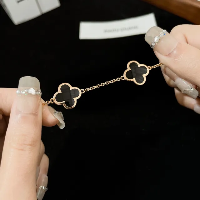 Gold Black Four-Leaf Clover Charms Enamel Inlay Bracelet 7