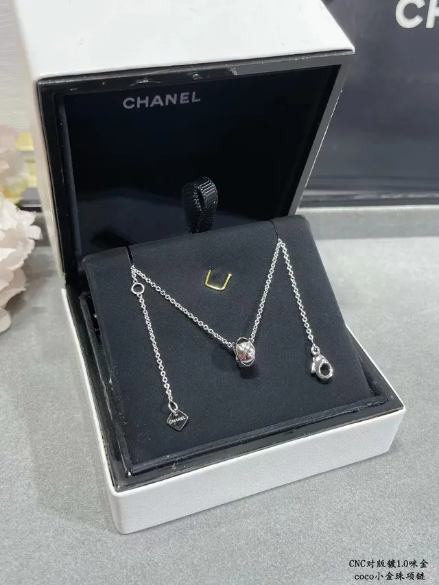 Gold Chain Geometric Knot Pendant Necklace 4