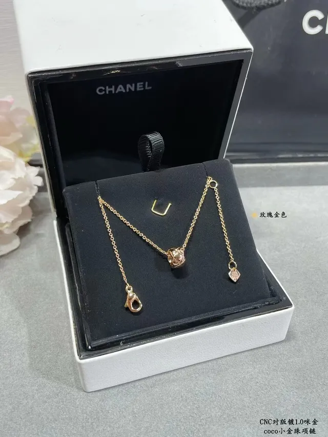 Gold Chain Geometric Knot Pendant Necklace 5