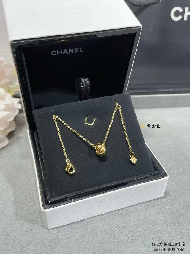 Gold Chain Geometric Knot Pendant Necklace 6