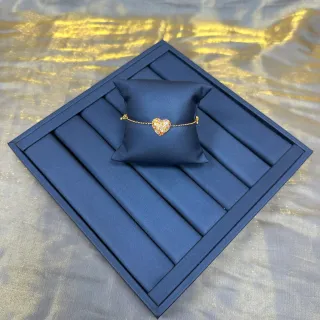 Pulsera de cadena de oro con corazón de múltiples piedras pavé