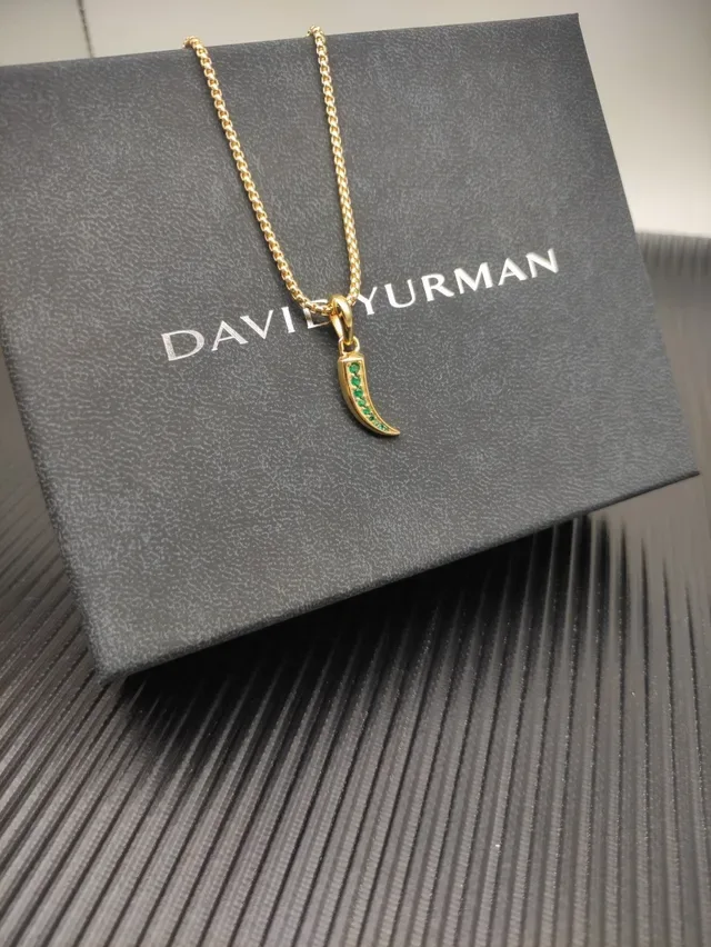 Gold Green Claw-Shaped Pendant Channel-Set Gems Necklace 2